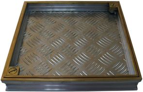 Напольный люк Премиум 44 с латунным кантом 2 створки Напольный люк Премиум 44 с латунным кантом 2 створки