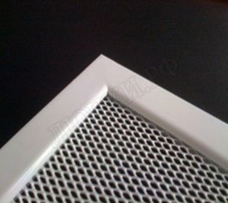 Решетка металлическая с перфорацией ПВС врезная 450*500 Решетка металлическая с перфорацией ПВС врезная 450*500